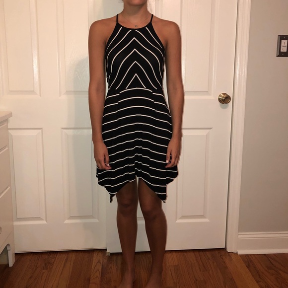 Back and white stripped dress - Picture 4 of 4